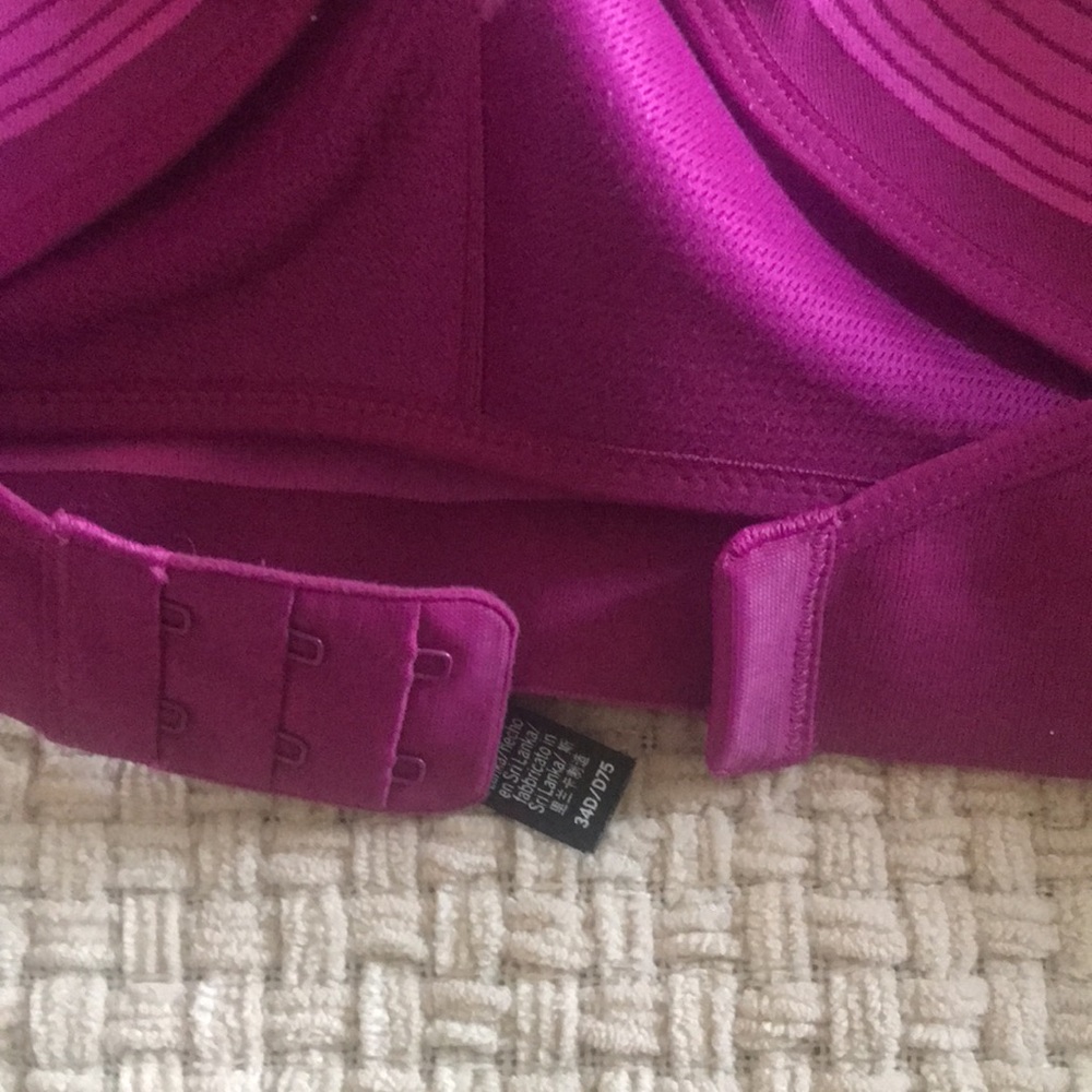 Victoria Secret Sport Bra - Picture 8 of 8